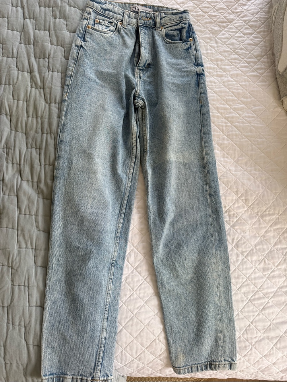 Zara Light Wash Straight-Leg Women's Jeans